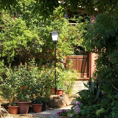 卡萨泰拉诺瓦住宿加早餐旅馆 乌斯蒂卡